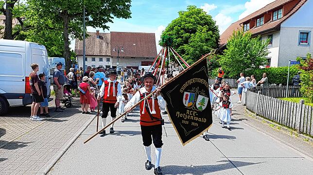 Bild 8: Festumzug am Gmeindshus Oberlauchringen – Höhepunkt des 4-tägigen Bezirksmusikfest