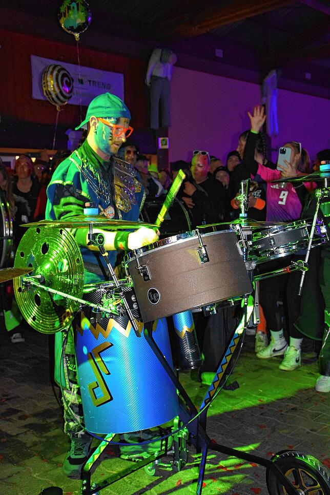Bild 5: Gigantische Partynacht in Nöggenschwiel: 700 Guggenmusiker rocken mit DJs in drei Zelten!