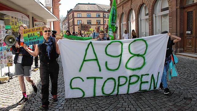 Den Stopp der A98 ist ein zentrales Anliegen der Fridays for future Ortsgruppe Bad Säckingen, das sie auch beim globalen Klima-Streik ...