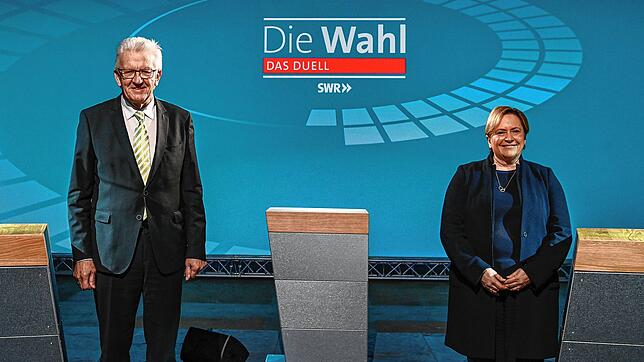 Winfried Kretschmann und Susanne Eisenmann vor dem TV-Duell im SWR-Studio. Das Duell verlief eher zäh &ndash; den Aufreger gab es danach.