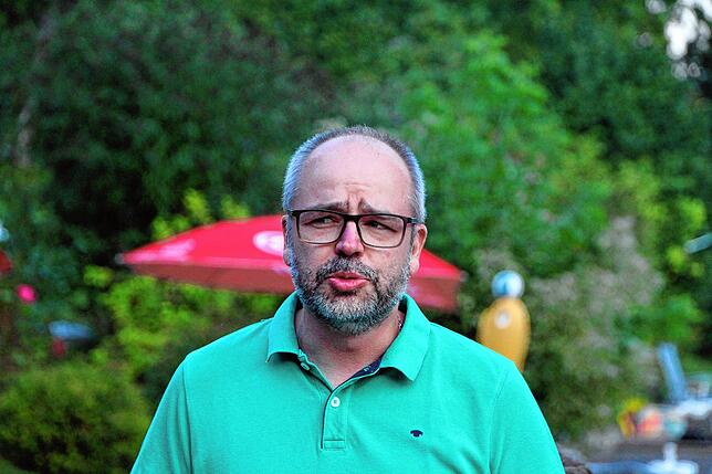 Der Vorsitzende Michael Basler begrüßte die 90 anwesenden Mitglieder beim Saisonabschluss im Schwimmbad Stühlingen, gab Rückblick und ...