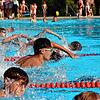 Mehr als 200 Schülerinnen und Schüler zeigten im Waldshuter Freibad, was sie im Schwimmen und Laufen draufhaben.