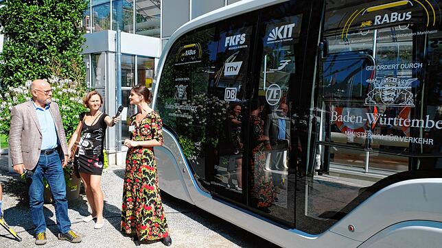 So soll der autonom fahrende Kleinbus als Zubringer zu den Hauptachsen des ÖPNV aussehen. 2022 soll er erstmal in Mannheim, 2023 in ...