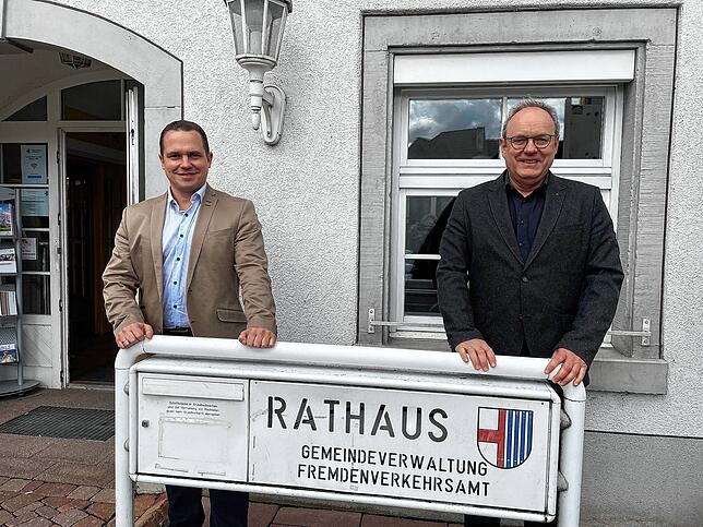 Jürgen Wiener (links) und Peter Schanz wollen ins Hohentengener Rathaus einziehen. Wer tatsächlich neuer Bürgermeister wird, entscheiden ...