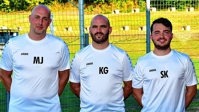 Zwei bleiben, einer geht: Während Co-Trainer Sylvio Kech (rechts) den FC Erzingen im Sommer verlassen wird, verlängerte &bdquo;Co&ldquo; ...