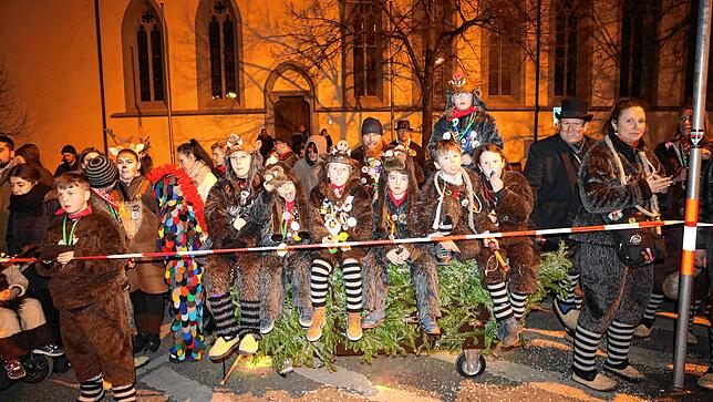 Bild 8: Die Fasnacht wird verbrannt. Hunderte Narren nehmen in Konstanz Abschied