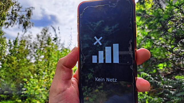 (Symbolbild) Gerade bei Veranstaltungen ist der Bedarf für Mobilfunk groß. Das klappt jedoch nicht immer. In Konstanz kommen bei großen ...