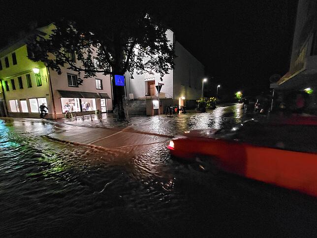 Bild 8: Starkregen setzt Überlingen unter Wasser