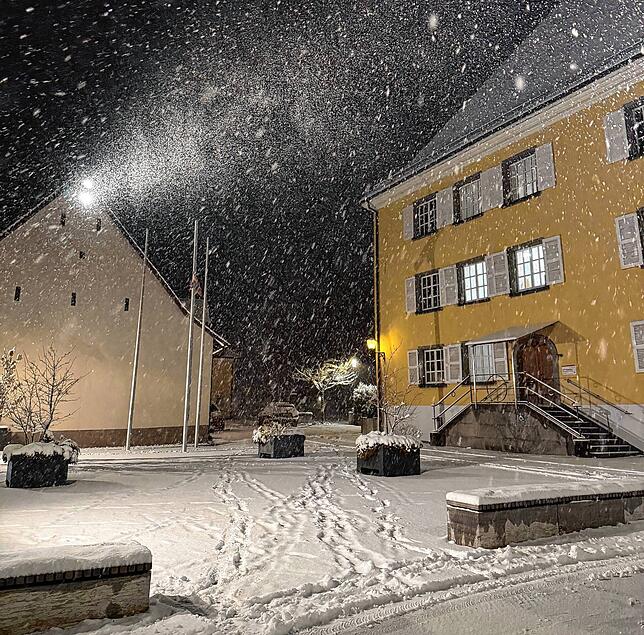 Auch in Hilzingen lag am Donnerstagabend eine geschlossene Schneedecke.
