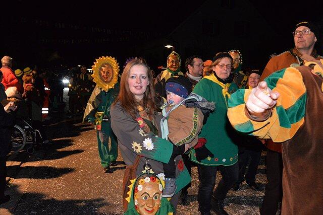 Bild 3: Großes Narrentreffen in Volkertshausen: Alle Bilder vom Nachtumzug (2)
