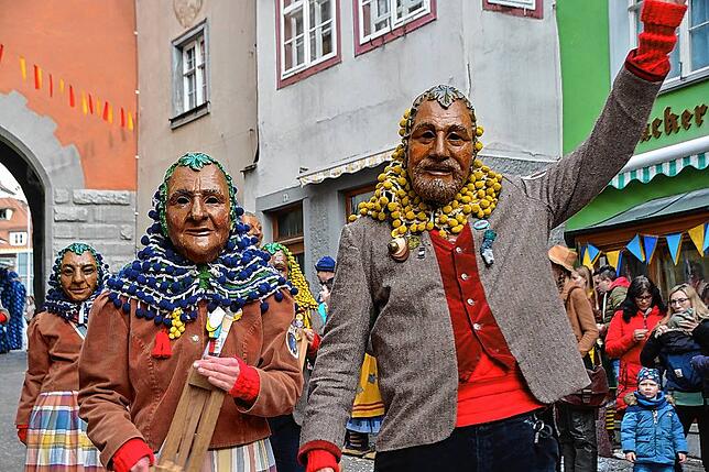 Bild 9: Bilder vom Narrenbaumstellen in Meersburg