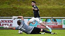 Einziger Treffer: Sandro D‘Accurso (SV 08 Laufenburg) gelang es nur einmal, Torhüter Pascal Metzger (FV Herbolzheim) zur 1:0-Führung zu ...