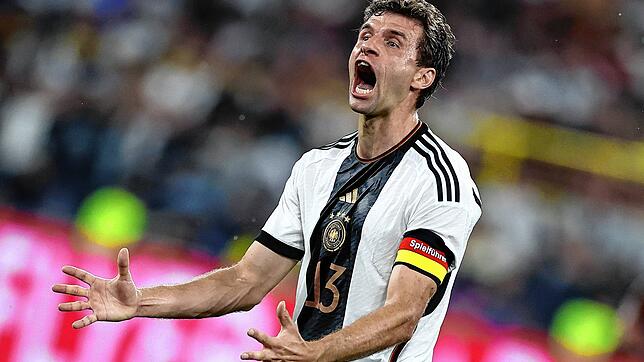 Ein Bild, das der Vergangenheit angehört: Thomas Müller wird nicht mehr im Trikot der deutschen Fußball-Nationalmannschaft auflaufen.