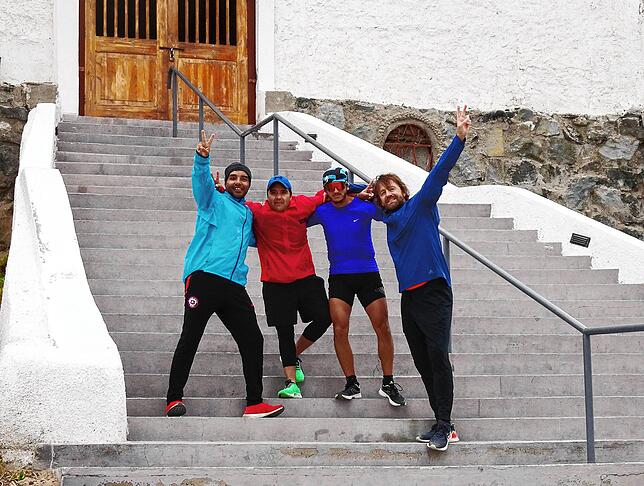 Am Ende konnten auch in Chile alle strahlen: Hans Schmitt (rechts) und die drei weiteren Teilnehmer des Teams Spondylus liefen in der ...