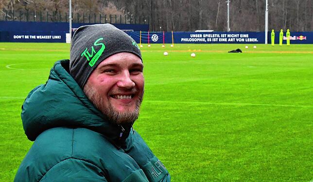 Geflasht: Kevin Simanowski, bis zu seinem schweren Arbeitsunfall im Tor des TuS Blumberg, ist von der Gastfreundschaft des ...