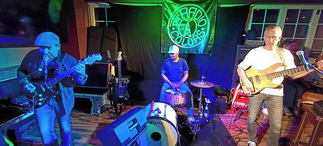 Bild 6: 7 Bands, 7 Kneipen: So ausgelassen feierte Waldshut bei der 12. Musiknacht
