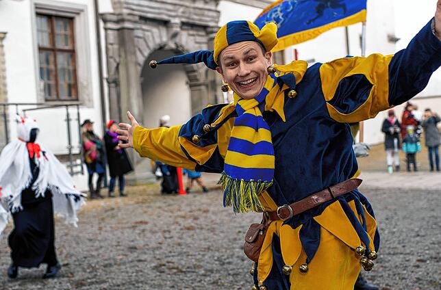 Petter Letzkopf, die Symbolfigur der Meßkircher Fasnet, wurde heute aus dem Schloss befreit. Wegen Corona musste er länger als üblich im ...