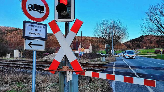 Der Bahnübergang &bdquo;Zur Schanz&ldquo; in Stahringen: Hier war bislang die Langsamfahrstelle.