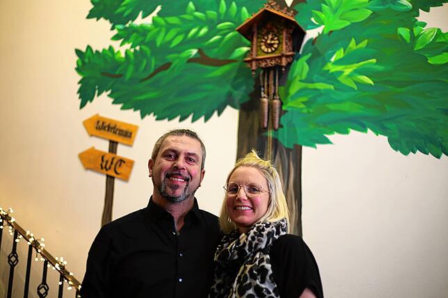 Janine und Jochen Schwarzwälder in ihrem Restaurant zum Kuckuck. Die Gerüchte, die aktuell um das Restaurant in der Färberstraße die ...