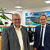 Bürgermeister und Aufsichtsratschef Alexander Guhl mit dem MVZ-Geschäftsführer Alexander Kaiser im Empfangsbereich des MVZ.