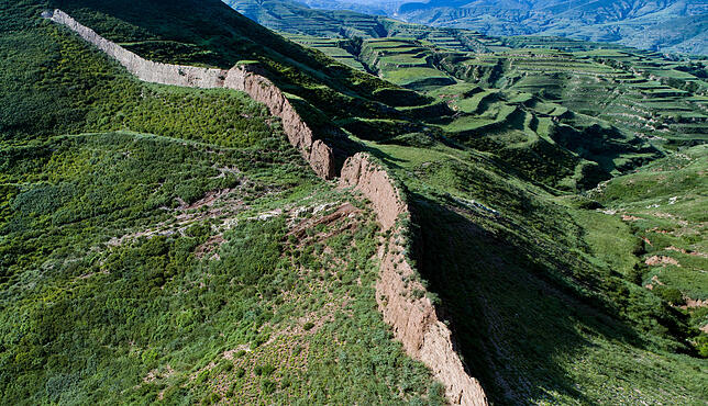 Diese Luftaufnahme zeigt einen Abschnitt der Chinesischen Mauer bei Guangling.