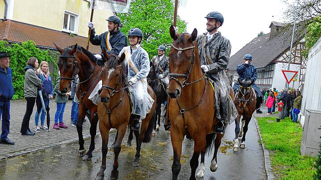 Bild 13: Bilder vom Georgiritt in Limpach im Deggenhausertal am Muttertag
