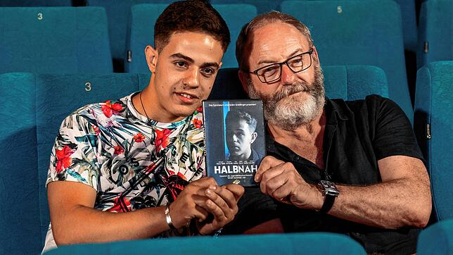 Liam Cunningham und Hussam Alhraki bei der Vorstellung des Films „Halbnah“ in einem Böblinger Kino im Juli 2018.