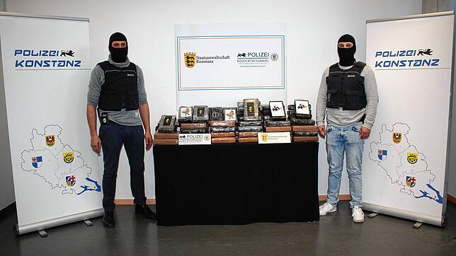Bei den Durchsuchungen an zahlreichen Orten stellten die Ermittler 233 Kilogramm Kokain und 50 Kilogramm Cannabis sicher.