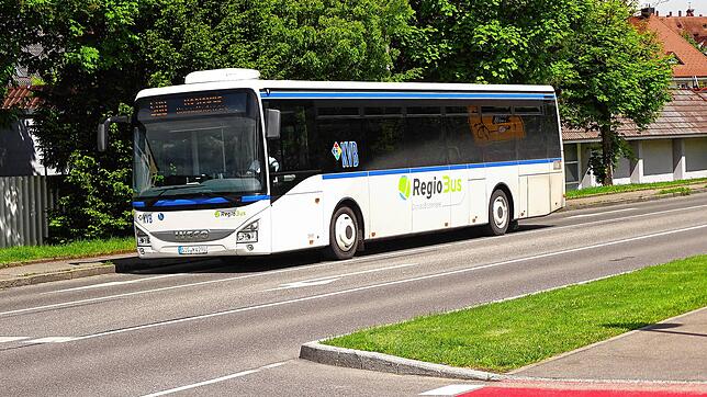 Zwischen Sigmaringen und Meßkirch könnten schon ab dem Fahrplanwechsel im Dezember Regiobusse verkehren, so wie hier zwischen ...