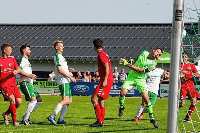 Bild 11: Aufsteiger SV Waldhaus gewinnt gegen den FC Grießen mit 2:1 &ndash; und wir haben die Bilder!
