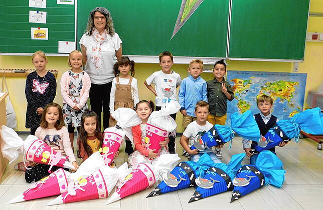 Die elf Erstklässler &ndash; sechs Mädchen und fünf Jungen &ndash; der Kardinal-Bea-Grundschule in Blumberg-Riedböhringen mit ...
