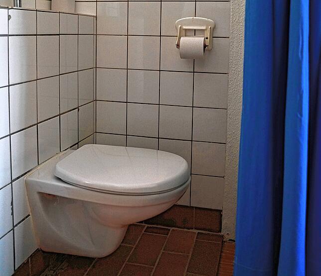 Eine Toilette in der Zelle.