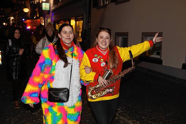 Bild 29: Konstanzer Straßenfasnacht 2025: Am Rosenmontag steigt die Stimmung nochmals