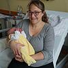 Die kleine Klaraluisa Kuss, hier gemeinsam mit der glücklichen Mutter Yvonne, ist das letzte Baby des Jahres 2018 in der ...