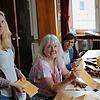 Im Donaueschinger Rathaus werden eifrig Stimmen der Kommunalwahl ausgezählt: Ailee Rechtsteiner (von links), Petra Wiehl und Friedhilde ...