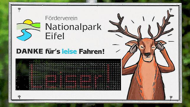Lärmhinweisschilder sollen in Triberg zu laute Motorradfahrer und Autoposer ausbremsen. Diese Beispiel stammt aus der ...