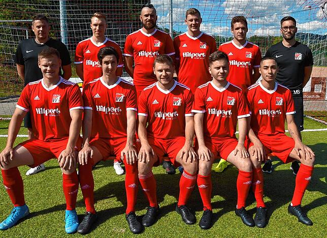 Neue Gesichter beim FC RW Weilheim: (hinten, von links) Trainer Oliver Neff, Robin Herzog, Steffen Hönig, Tobias Dörflinger, Louis ...