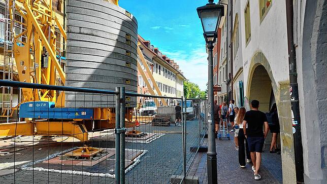 Ein schmaler Durchgang führt inzwischen durch die Zollernstraße direkt am Brandhaus vorbei.