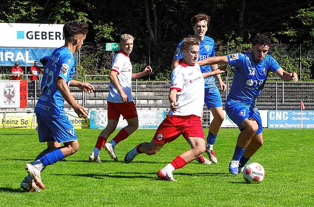 Bild 7: Rasantes 2:2 zwischen SC Pfullendorf und 1. FC Rielasingen-Arlen. Wir waren mit der Kamera dabei!