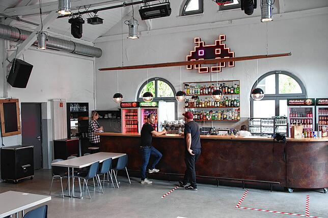 Bereits im Sommer hat der SÜDKURIER die Kantine besucht und einen Blick ins spärlich besuchte Lokal geworfen.