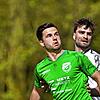 Der Donaueschinger Julian Künstler (links) und Villingens Kapitän Peter Bächle visieren den Ball. Im Verbandsliga-Derby setzte sich der ...