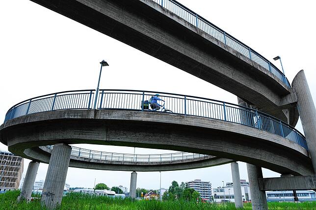 Sie muss weichen, wenn die Bebauung im Europaquartier fortschreitet: Die Fahradweg-Spindel von der Reichenaustraße zur Schänzlebrücke ...