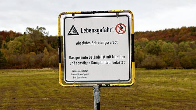 Noch herrscht in großen Teilen auf dem Bettenberg das &bdquo;absolute Betretungsverbot&ldquo;, denn Schilder mahnen: &bdquo;Das gesamte ...