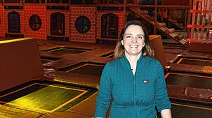 Hat selbst Spaß an den Attraktionen in ihrem Freizeitpark: Sybille Haymann, die mit ihrem Ehemann Daniel den Flipped Funpark betreibt, ...