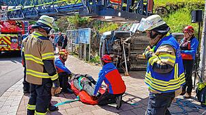 Schauübung von Feuerwehr und Bergwacht beim Lebküchlermarkt in Todtmoos.