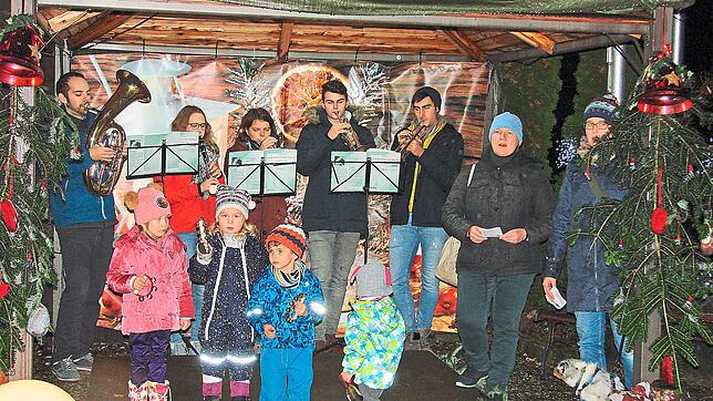 Beim Lebendigen Adventskalender wird auch zusammen musiziert.
