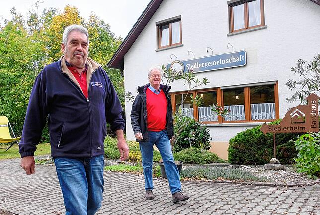 Christian Siebold (links) von der Siedlergemeinschaft und Udo Engelhardt von der Singener Tafel haben weitreichende Pläne für die ...
