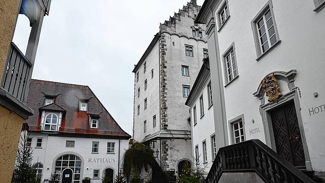 Trübe Aussichten herrschen derzeit für Bischofschloss, weder im Bündel noch in Teilen &ndash; die historischen Gebäude getrennt von der ...