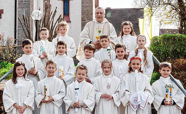 In St. Kilian waren 15 Kinder an den Tisch des Herrn geladen, um zum ersten Mal die heilige Kommunion zu empfangen. In einem fröhlichen ...