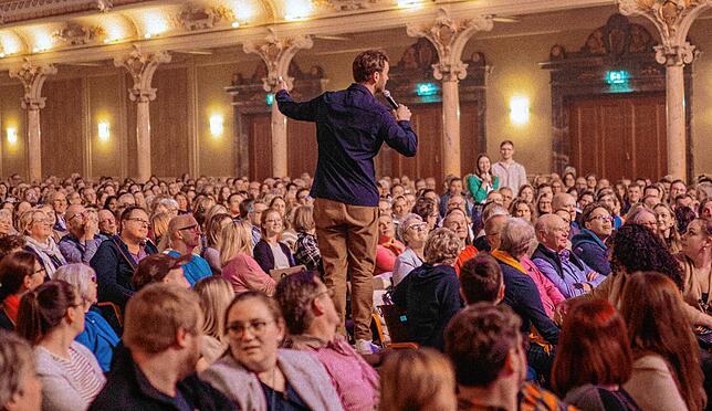 Bisherige Auftritte brachten ihn beispielsweise in diese altehrwürdige Halle in Wuppertal.